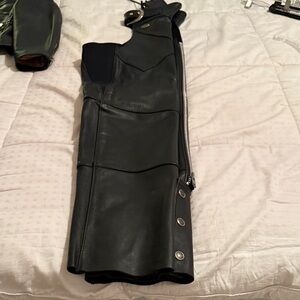 Harley-Davidson Black Leather Gear women’s chaps for riding when it is cold out